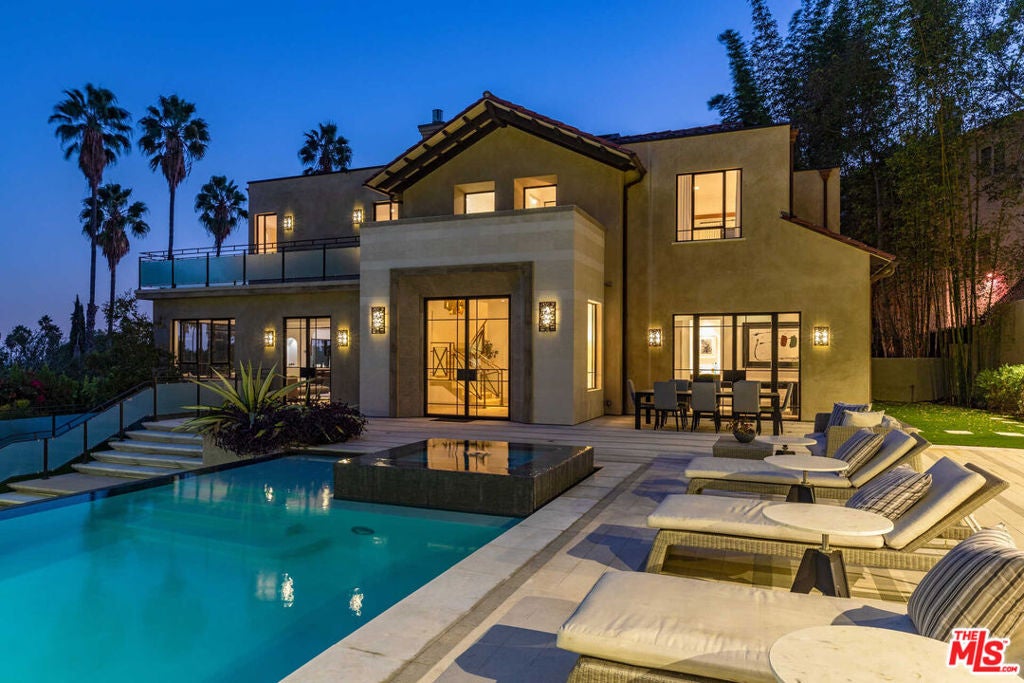 Photo of 7801 Hillside Avenue, Los Angeles, CA 90046 (MLS # 21796166)