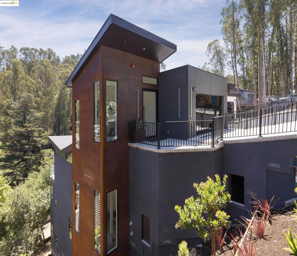 MONTCLAIR - Residential