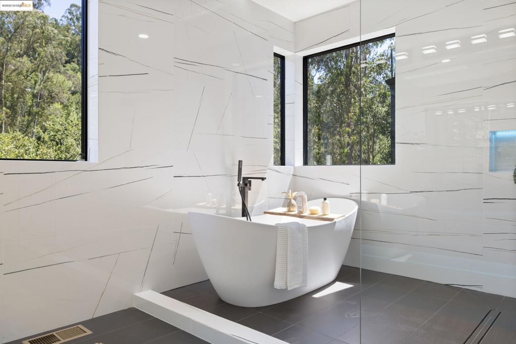 MONTCLAIR - Residential