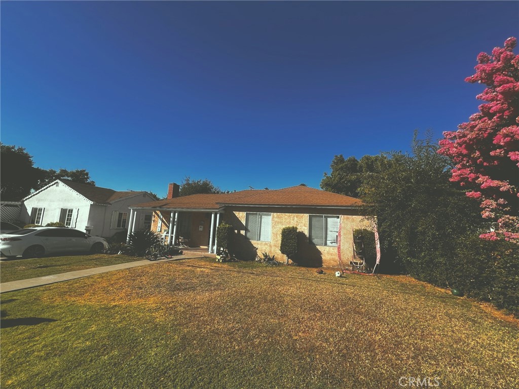 Great Location in the city of Pomona! Quiet Neighborhood Home! Functional layout, featuring a spacious Kitchen, Family Room and Laundry Room. Good sized Bathrooms, Fireplace, Separate Dinning Room, RV Parking, Detached 2-Car Garage, Alley access, ADU Potential, and a great sized backyard. With TLC and Upgrades, this home holds Great Potential and Positive Equity Value. Don't miss this opportunity!