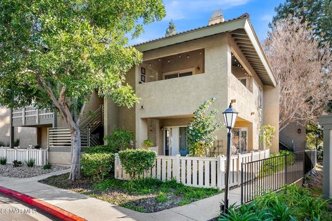 Photo of 424 Arbor Lane Court #202, Thousand Oaks, CA 91360 (MLS # 224000141)