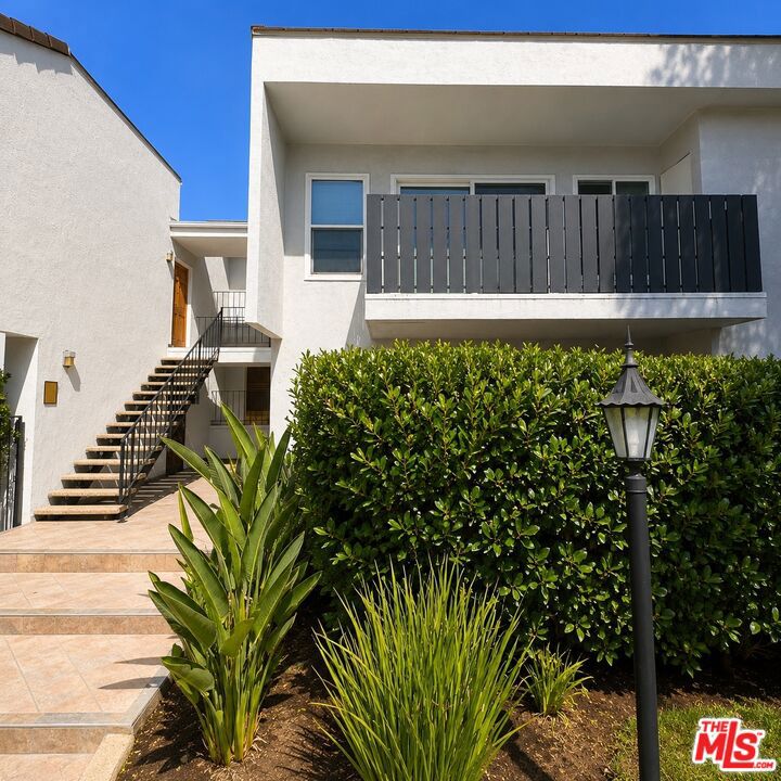 Photo of 18645 Hatteras Street #263, Tarzana, CA 91356 (MLS # 26926015)