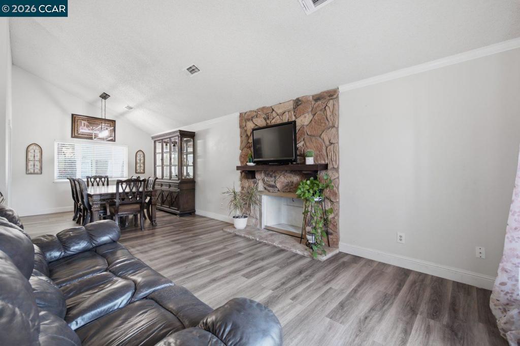 15 Plumas Ct