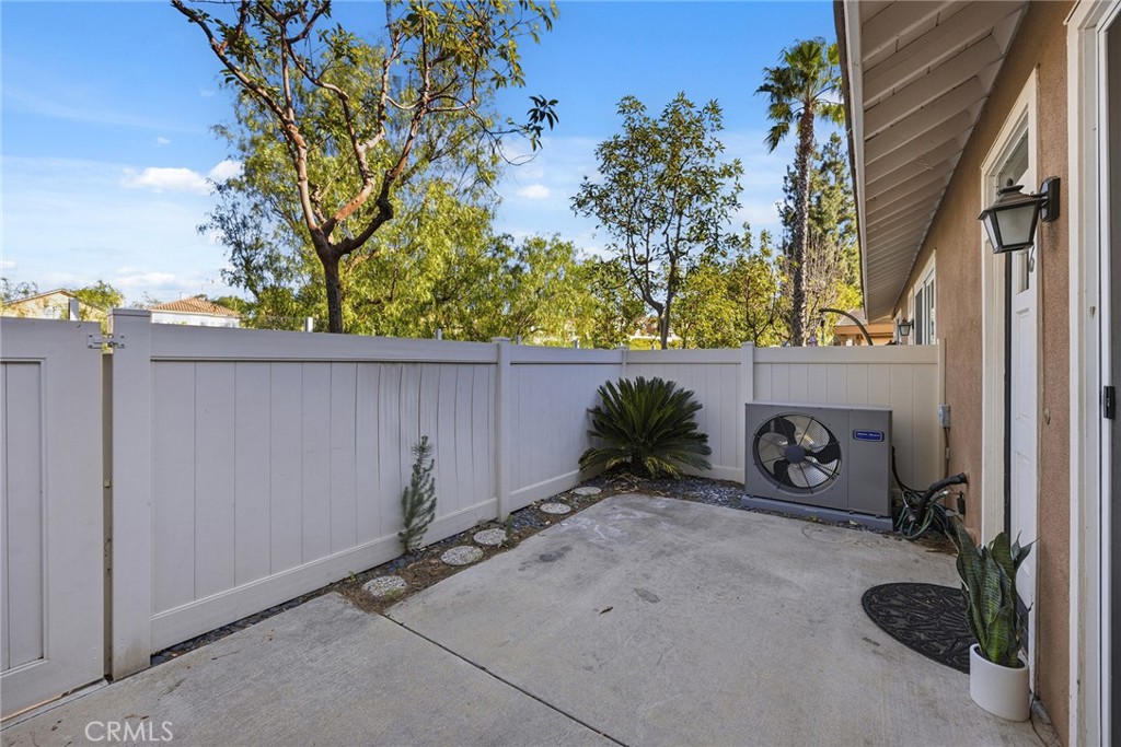 876 S Yellowstone Way