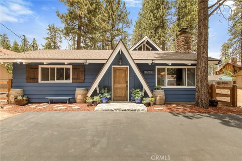 Photo of 39298 Willow Landing Road, Big Bear Lake, CA 92315 (MLS # IG26209081)