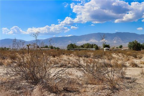 Photo of 35527 Old Woman Springs Road, Lucerne Valley, CA 92356 (MLS # HD25200153) Photo of 35527 Old Woman Springs Road, Lucerne Valley, CA 92356 (MLS # HD25200153)