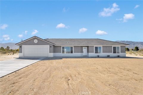 Photo of 36165 Sutter St, Lucerne Valley, CA 92356 (MLS # HD25243815)