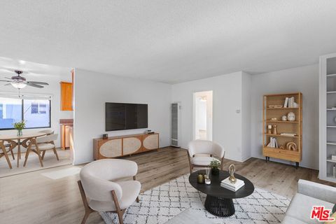 Photo of 8933 Cadillac Avenue #4, Los Angeles, CA 90034 (MLS # 25585887)