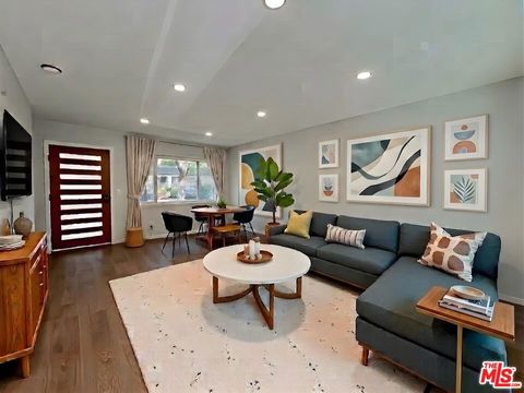 Photo of 903 S Barrington Avenue, Los Angeles, CA 90049 (MLS # 26855551)