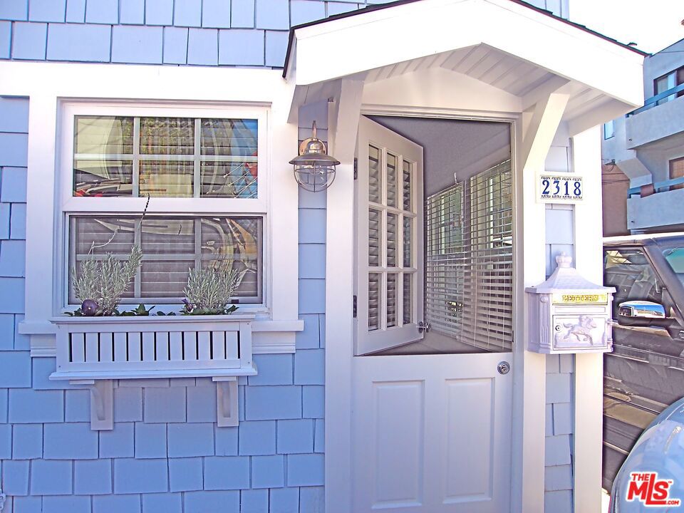 Adorable Beach Cottage, lovingly decorated, 1.5 Blocks from the beach, in the Venice Canal neighborhood. Available for two time slots this summer: June 7 - July 2nd and Aug 23rd - 31st. For long term lease utilities are not included; water & gardener is included. Pictures show you the canal neighborhood. Includes 1 row boat, laundry, which are shared amenities with the other cottage. comes with Beach chairs & beach towels, Stand up paddle boards, full kitchen. Sleeps 4. It has 1 Queen bed 2 Twin beds. It's a studio so all sleep in the same room. It's small but adorable and in a great location. This charming place is only a half block to the sand and the Venice Beach Boardwalk which makes it's location perfect. Laundry is right outside your door, on-site, and is shared with only one other unit, the main house which is separate from your unit but is on the same lot. You have free off-street parking, right next to your unit. The place is fully outfitted with everything you need from kitchen utensils and cookery to linens, towels, and even beach chairs. The place is fully furnished, very adorably. All you need is your toothbrush. In addition, you have a TV with premium channels and Hi-speed WiFi. In short, for extended stays, this place is perfect for a single or a couple, but the place is set up to also accept your guests in a twin trundle bed.This cottage is NOT directly on the canal; it's behind the larger cottage, which is on the water.
