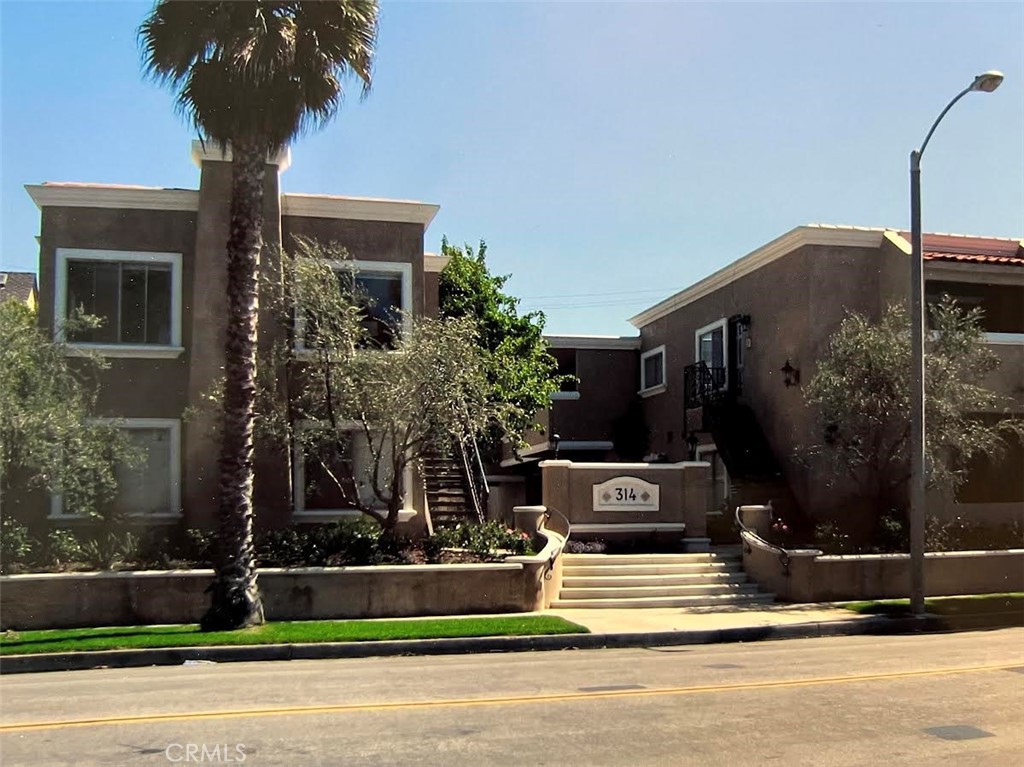 This is a newly renovated two bedroom two bathroom upstairs apartment.
Just a short walk from the iconic Huntington Beach Pier, this second-level apartment offers the perfect blend of modern comfort and beachside charm. Situated near the vibrant Main Street, residents can enjoy an array of dining options, boutique shopping, and the renowned surf culture that defines this coastal city.
Inside, the apartment has been meticulously renovated to provide a fresh and inviting atmosphere. The spacious living area is illuminated by recessed lighting and features elegant travertine flooring. The kitchen boasts brand-new stainless steel appliances, complemented by a sleek new sink and ample cabinetry, making meal preparation a delight. Adjacent to the kitchen, a cozy breakfast nook offers a perfect spot for morning coffee or casual meals. Tenant provides their own refrigerator.
Both bedrooms are generously sized, with the primary suite featuring a large walk-in closet, providing abundant storage space. Both bedrooms have brand-new neutral carpet. The two bathrooms have been updated with modern fixtures and finishes. Step outside onto your private balcony to enjoy the refreshing ocean breeze and the laid-back Huntington Beach lifestyle.
For added convenience, the property includes on-site laundry facilities.
The garage is for storage only. There is no parking on premise.