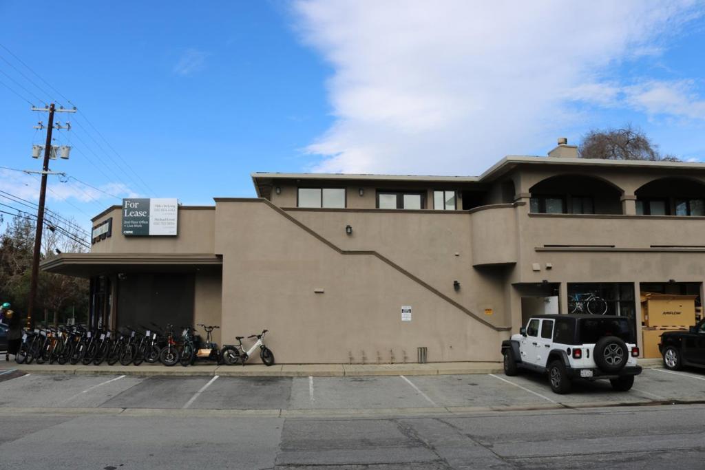 1800 El Camino Real