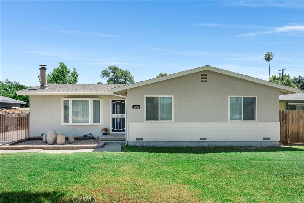 Step into timeless charm with modern touches at 5796 Mountain View Avenue. Built in 1955, this home beautifully blends original character with thoughtful updates. The kitchen and full bathroom have been tastefully remodeled, offering a fresh feel while honoring the home’s classic design.
Inside, the original hardwood floors not only add warmth and beauty but also fill the home with that unmistakable wood aroma that only true hardwood can bring. Crown molding add architectural flair, while rich wood paneling creates a sense of character and coziness rarely found in homes of this era.
Set in a well-established Riverside neighborhood, this home is perfect for anyone who appreciates vintage charm with just the right amount of modern convenience.