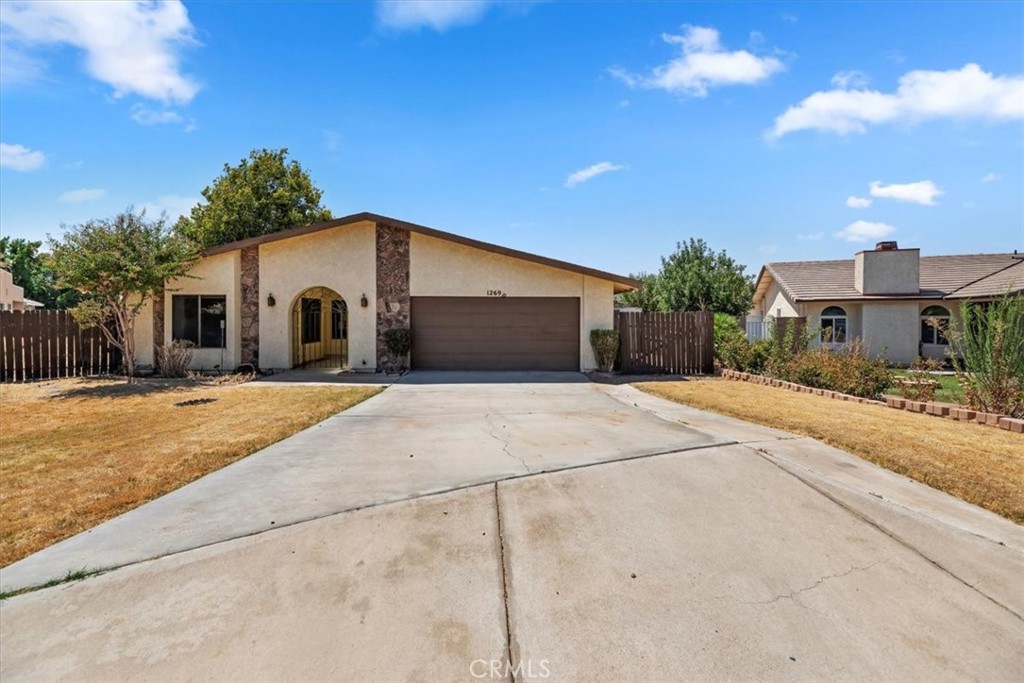 Welcome to this contemporary style home in the heart of Spring Valley Lakes. This 2-bedroom, 2-bathroom home is ready for your personal touch! Featuring a living space with a cozy fireplace and open to the galley kitchen that offers, a nice size pantry. Guest bathroom features a walk in tub, and primary bedroom has a shower and soaking tub. Enjoy the convenience of a 2-car garage and a nice sized lot entertaining a wood-fenced back yard, perfect for outdoor activities or privacy. This home can be the perfect canvas for your dream living space! Book your tour today!