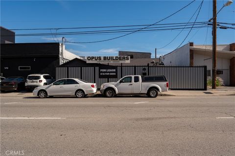 Photo of 5244 Vineland Ave, North Hollywood, CA 91601 (MLS # GD26032431)