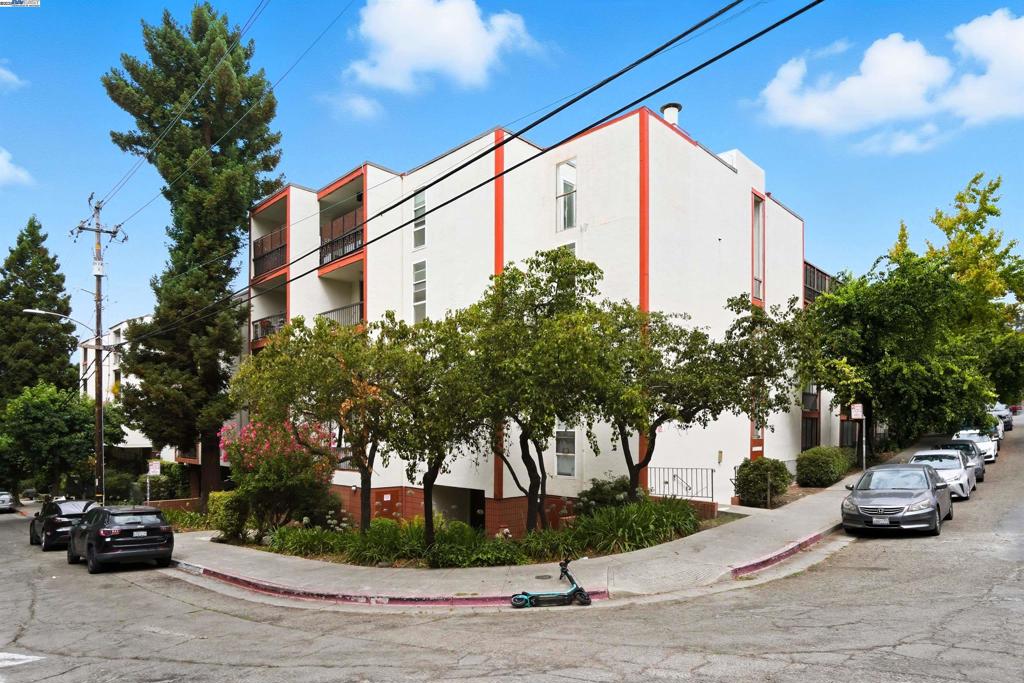 Beautiful 2-Bedroom Condo in Highly Desirable Lower Rockridge Welcome to this spotless 2-bedroom, 2-bath condo ideally located in the sought-after Lower Rockridge neighborhood, just minutes from Piedmont. Recently painted and featuring newer hardwood floors, this home combines modern updates with comfort and convenience. The updated kitchen, complete with Staimless Steel appliances and Quartzite countertops , opens to a spacious family room that flows seamlessly to a private deck—one of only two premium units with direct courtyard access. Plantation shutters, insulated ceilings for sound reduction, and a central vacuum system add thoughtful touches throughout. Community amenities include a private garage with gated parking for 2 cars, a fully equipped fitness center, and a serene pool. This rare find offers both privacy and community living in a prime location.