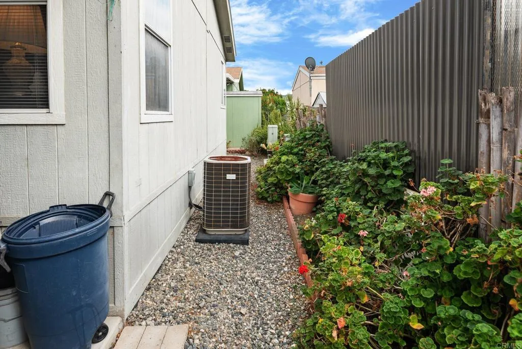 Vista, California 92084, United States, 2 Bedrooms Bedrooms, ,2 BathroomsBathrooms,Residential,Active,219499