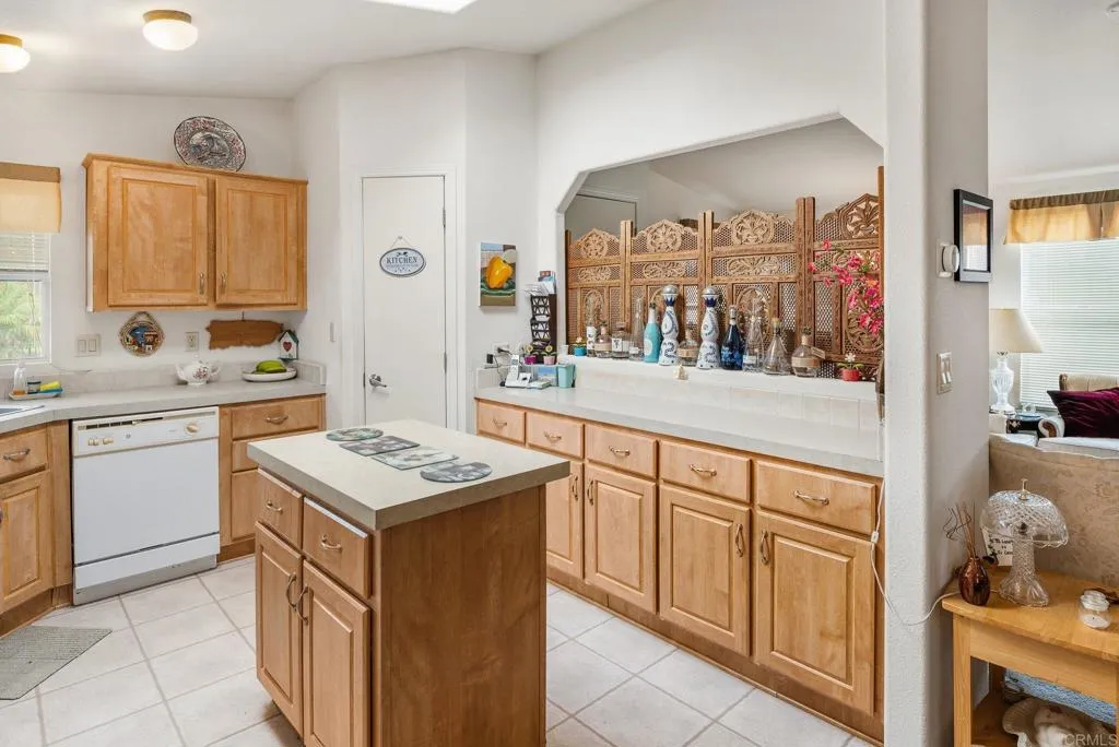 Vista, California 92084, United States, 2 Bedrooms Bedrooms, ,2 BathroomsBathrooms,Residential,Active,219499