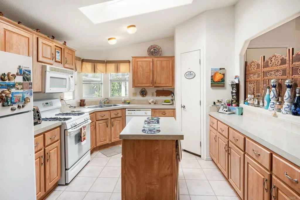 Vista, California 92084, United States, 2 Bedrooms Bedrooms, ,2 BathroomsBathrooms,Residential,Active,219499