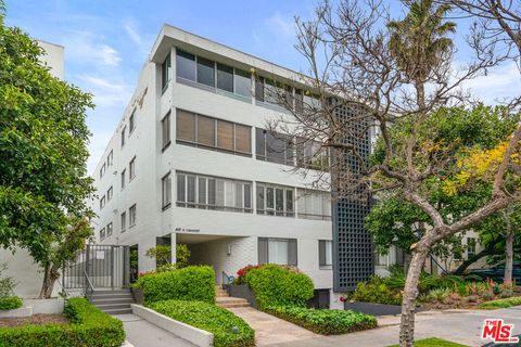 Photo of 419 N Oakhurst Drive #203, Beverly Hills, CA 90210 (MLS # 26832215)
