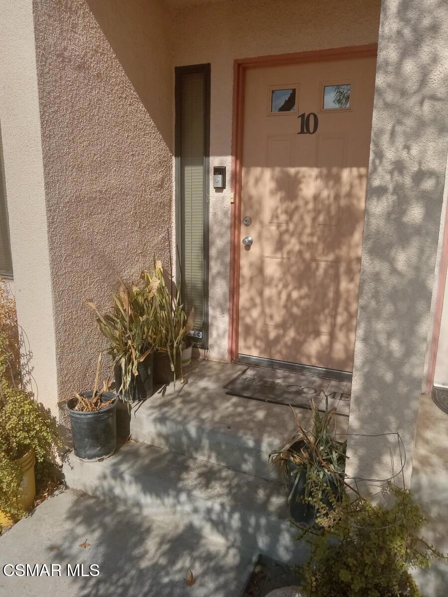 401 E Vista Chino 10