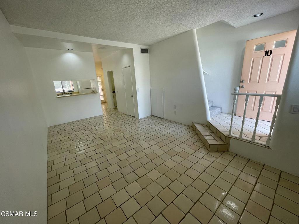 401 E Vista Chino 10