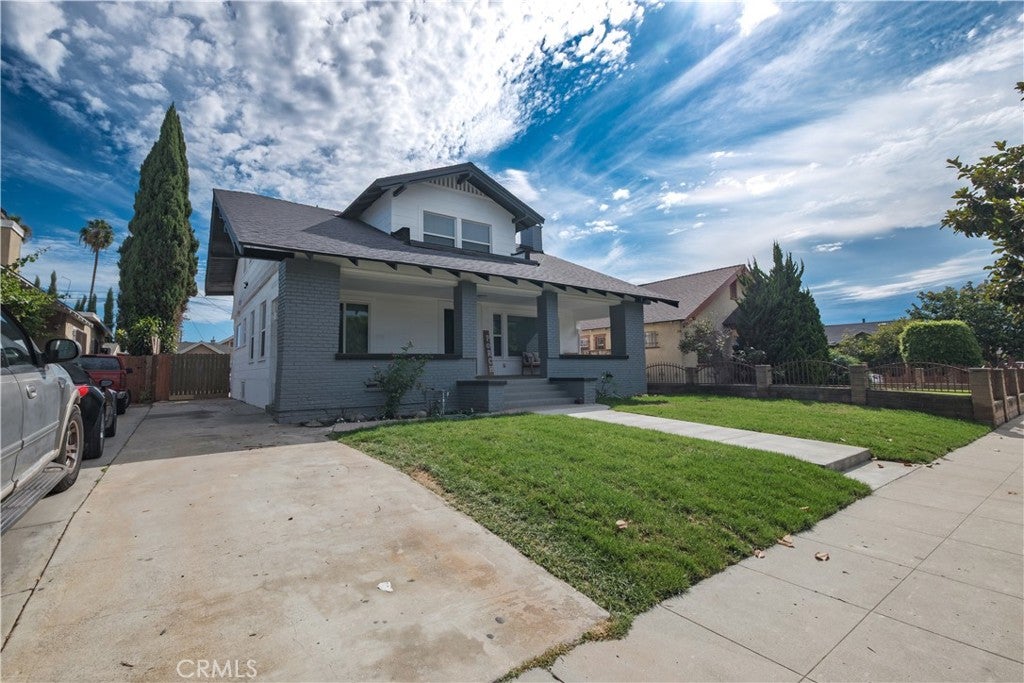 1758 W 41st