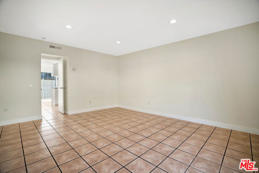 10065 De Soto Avenue 304