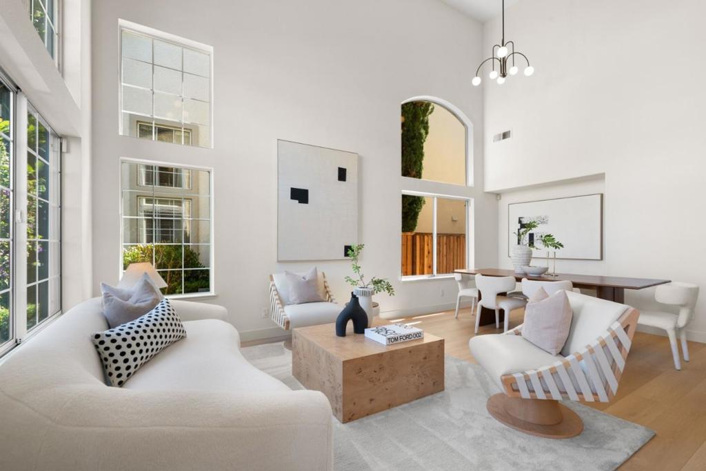 2230 Esperanca Avenue