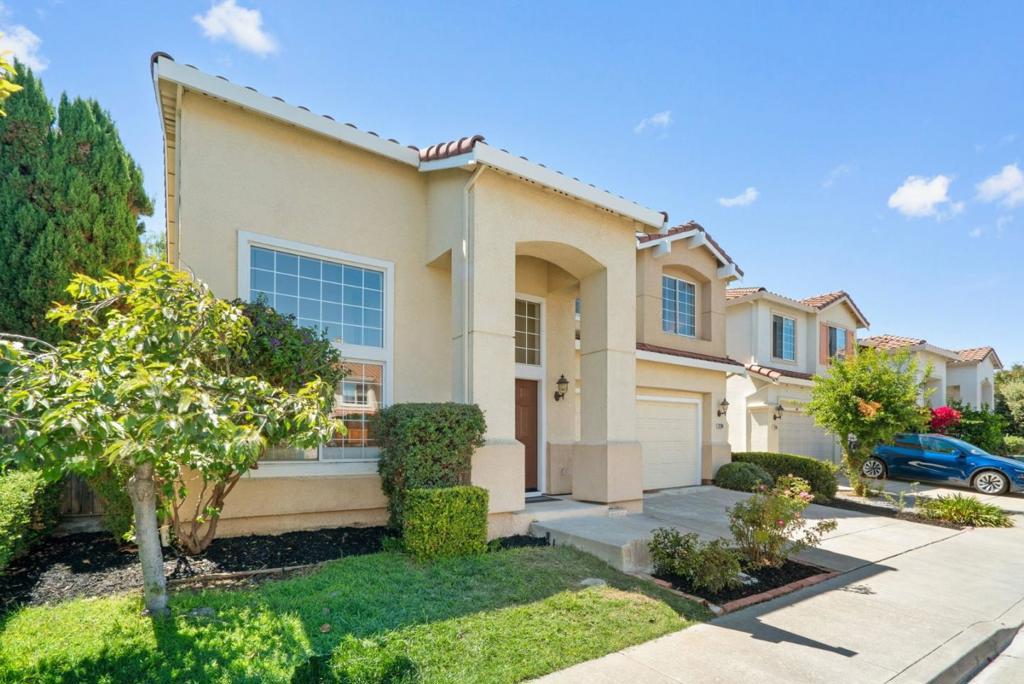 2230 Esperanca Avenue