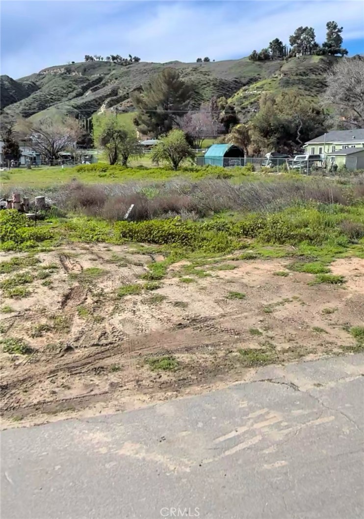 Flat and usable lot in Val Verde
Paved road access
water and electricity on street
APN # 3271-010-054
Coordinates 34.44144, -118.65593
51 ft Street Frontage