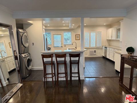 Photo of 8727 Shoreham Drive #2, West Hollywood, CA 90069 (MLS # 26632983)