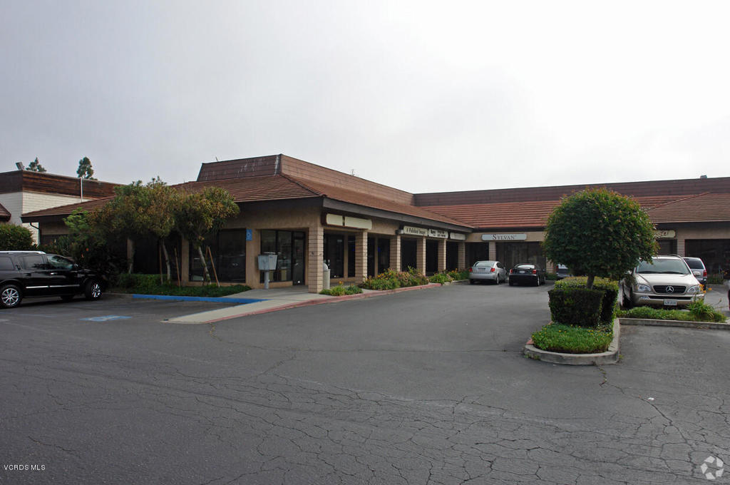 1st Floor - Suite C - Excellent location in a busy plaza. 1250 sqft includes one private bathroom. Plenty of parking. 3 - 5 year lease terms. Available now.