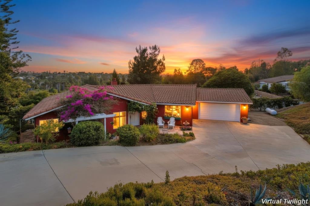 2202 Crest Hill Lane