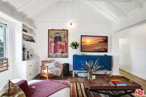 Photo of 3531 Wonder View Drive, Los Angeles, CA 90068 (MLS # 26655673)