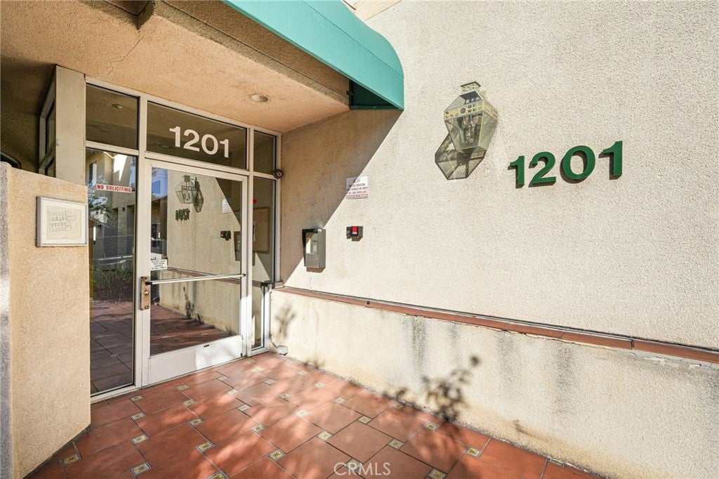 1201 Viola Avenue