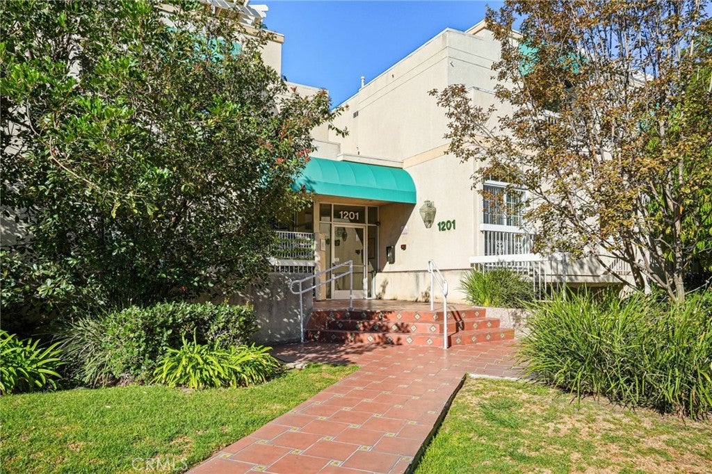 1201 Viola Avenue 104, Glendale CA 91202