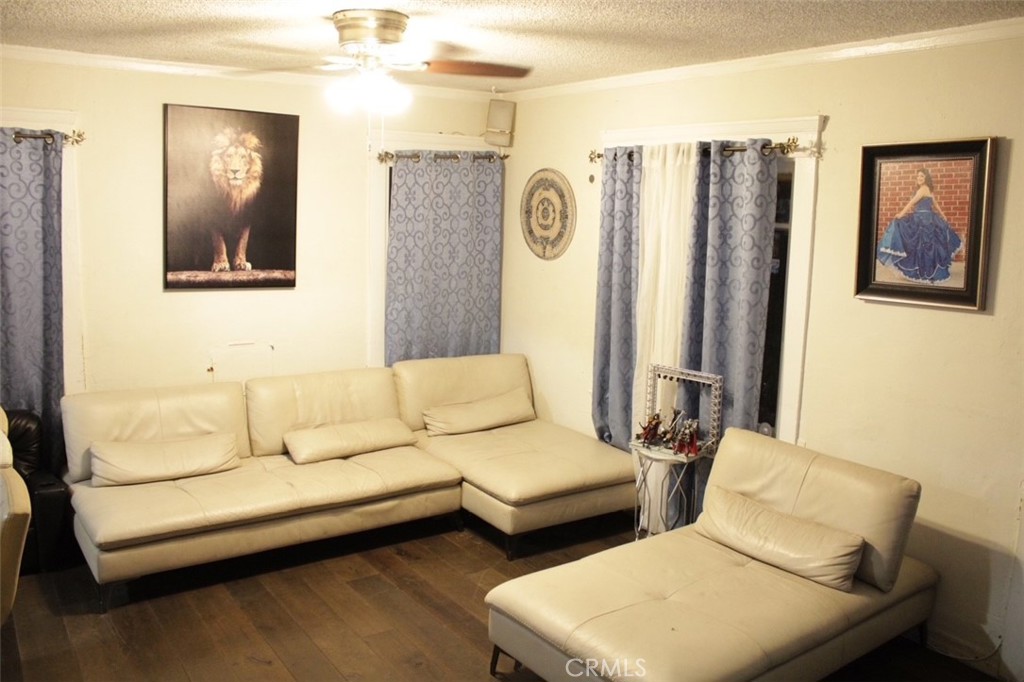 1467 Walnut Ave