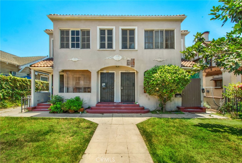 6 Units For Sale in Los Angeles, along with approved plans to convert the existing garage to an Adu. Professionally managed, well kept. 4 very Large 1/1s in the front and 2 cute studio units in the back. Plenty of street parking nearby. Lots of potential to add value.