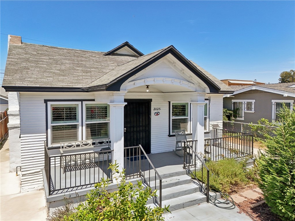 2025 W Vernon Avenue