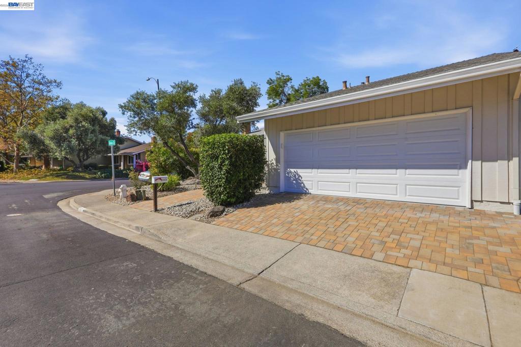 643 Sutton Ct