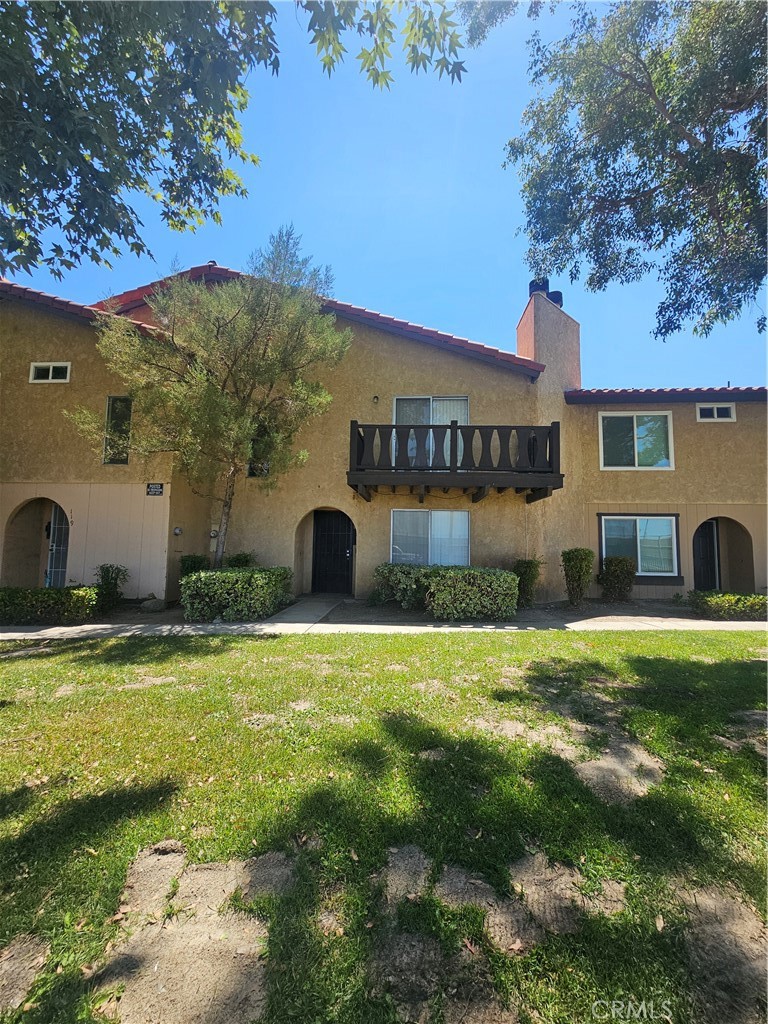 Welcome to this beautifully maintained 2-story townhome featuring 3 spacious bedrooms and 2 full bathrooms. The modern kitchen boasts quartz countertops and stainless steel appliances, perfect for home cooking and entertaining. Downstairs features tile flooring for easy maintenance, while the upstairs offers the comfort of plush carpeting.
Enjoy the convenience of a 1-car garage plus a covered carport, an indoor laundry room, and a private enclosed back patio for outdoor relaxation. The master bedroom includes a balcony, ideal for morning coffee or winding down at the end of the day.
Located close to schools, shopping, and local amenities, this home is perfect for families or investors. HOA dues include water and trash, providing added value and convenience.
Don’t miss this move-in ready gem!