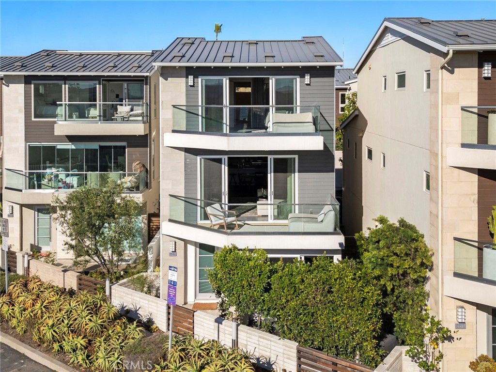 Photo of 5512 Seashore Dr, Newport Beach, CA 92663 (MLS # OC25241451)