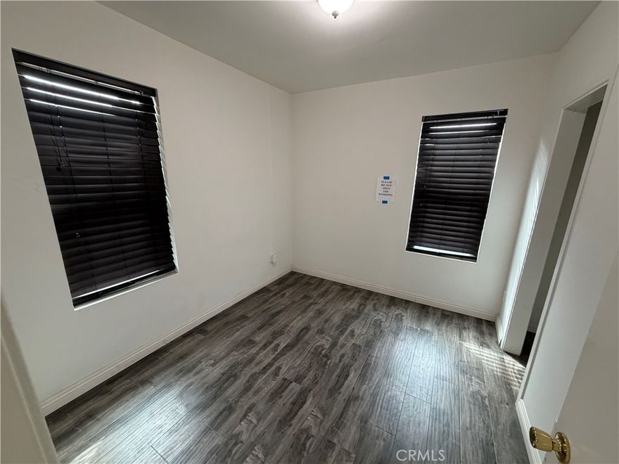 Clean and well-kept 2BR/1BA apartment in a central Arcadia location near shops, restaurants, parks, and major corridors. The practical floor plan features a comfortable living space, an efficient kitchen, and two bedrooms that can flex as sleeping rooms, office, or guest space. With neutral finishes, easy-care surfaces, and good natural light, the unit offers straightforward comfort and usability. Owner will provide a new stove at move-in.