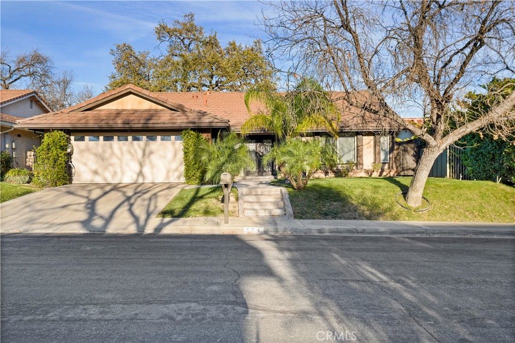 Photo of 854 Rim Crest, Westlake Village, CA 91361 (MLS # SR25277149)