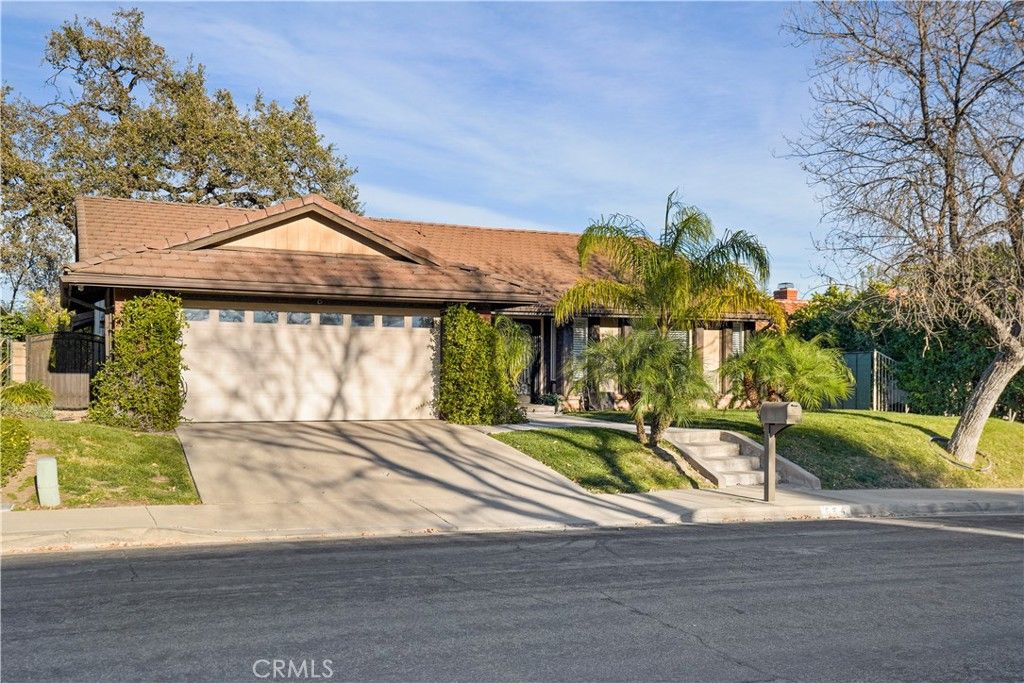 Photo of 854 Rim Crest, Westlake Village, CA 91361 (MLS # SR25277149)