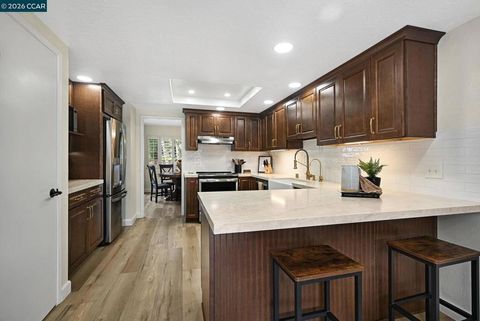 Photo of 327 Sycamore Hill Ct Ct, Danville, CA 94526 (MLS # 41131777)