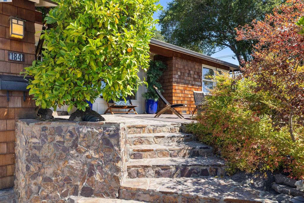184 Hilldale Dr