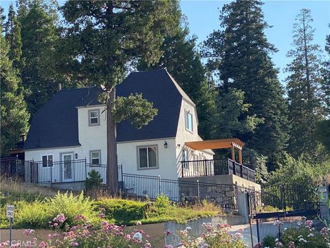 Photo of 27981 Lakes Edge Road, Lake Arrowhead, CA 92352 (MLS # OC25249194) Photo of 27981 Lakes Edge Road, Lake Arrowhead, CA 92352 (MLS # OC25249194)