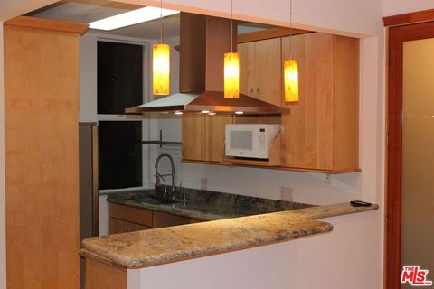 Tiny photo for 1033 1/2 N Martel Avenue, West Hollywood, CA 90046 (MLS # 26848129)